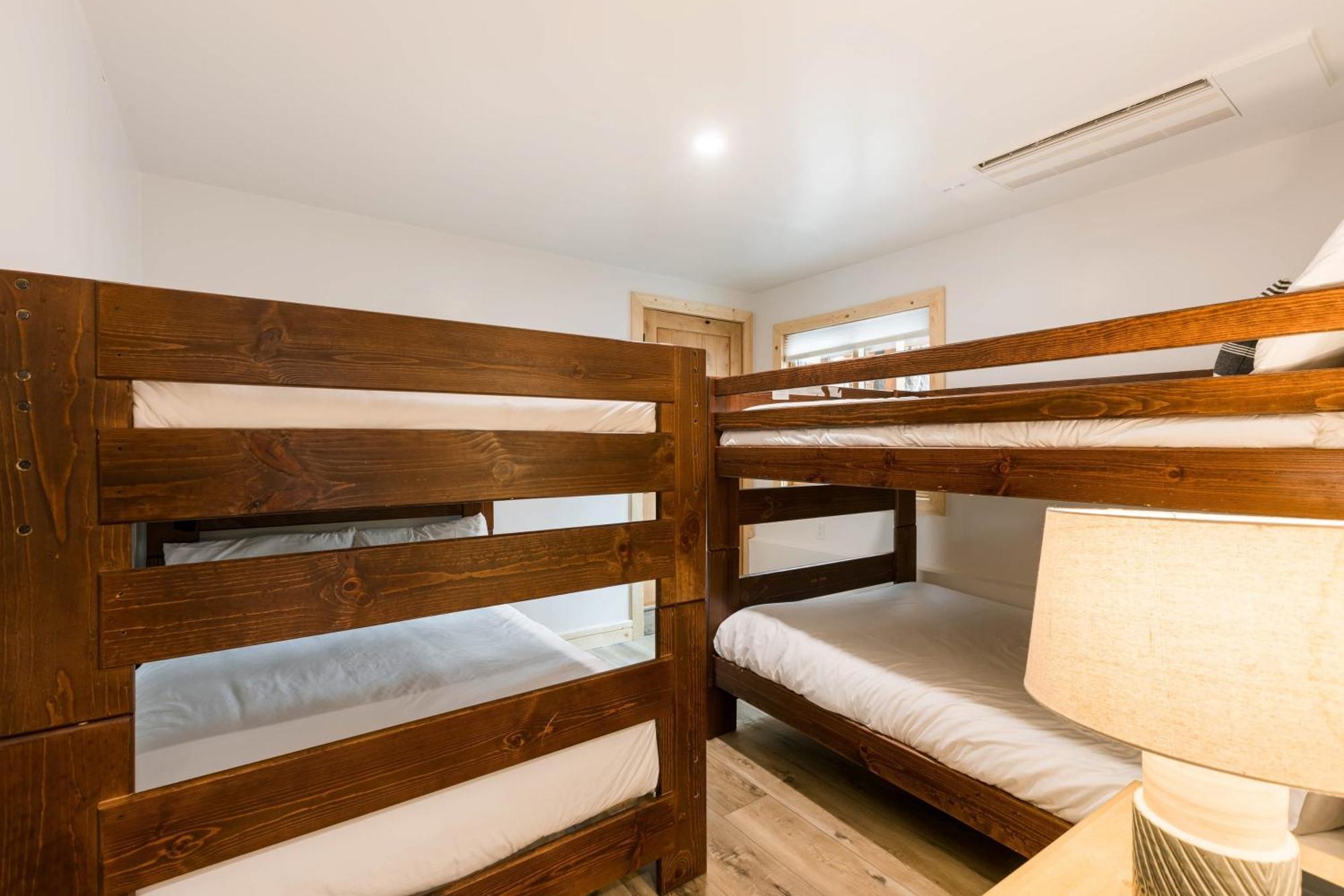 Coyote Moon By Avantstay Cabin Wsauna Mins From Dt Truckee Northstar Exterior photo