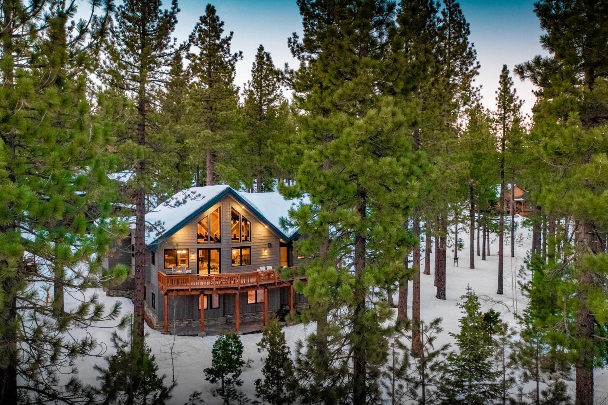 Coyote Moon By Avantstay Cabin Wsauna Mins From Dt Truckee Northstar Exterior photo